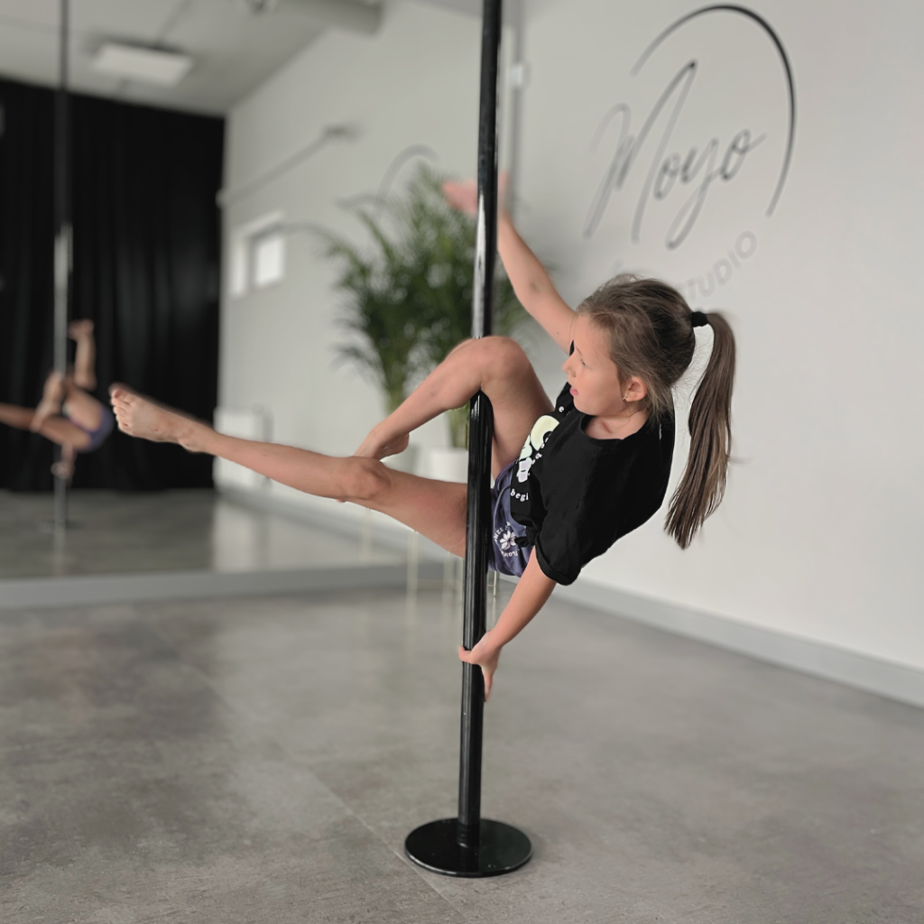 pole dance kids i teens MOYO Studio Bydgoszcz